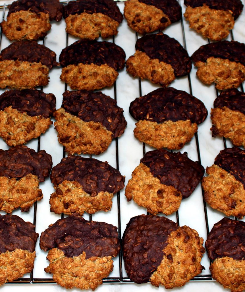 Biscotti senza la copertura di cioccolato e cocco