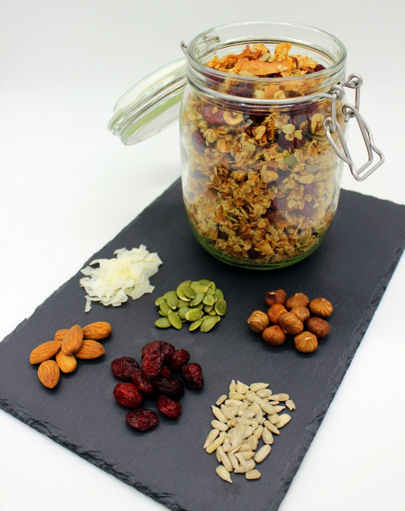 Granola salutare con cocco e mirtilli rossi