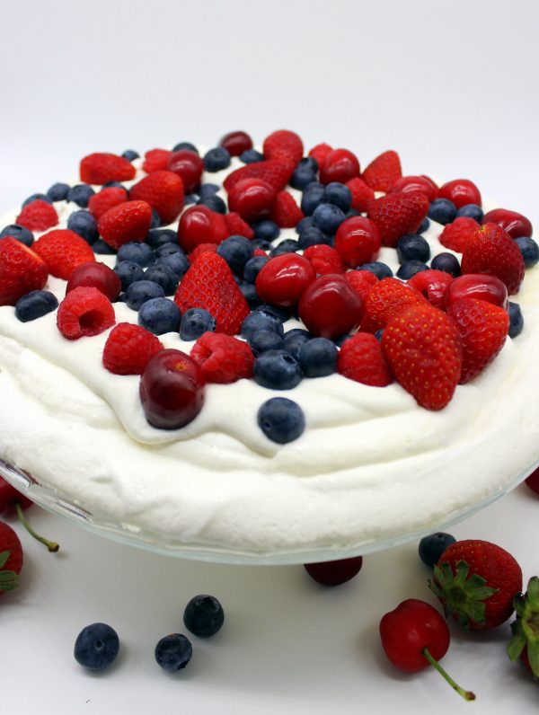 Easy vegan Pavlova cake